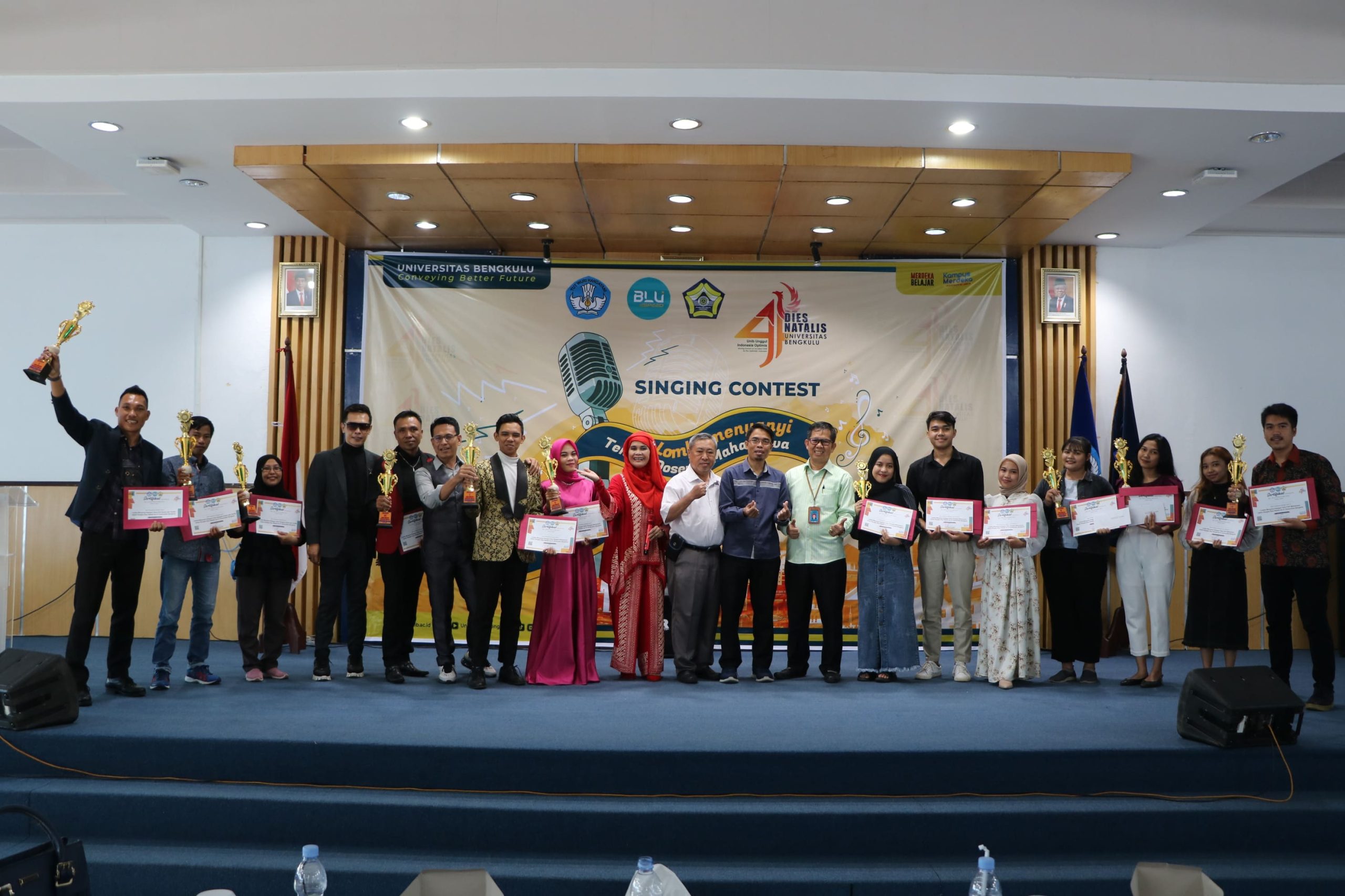 The Faculty of Law has successfully held a singing competition for the 41st anniversary of the University of Bengkulu